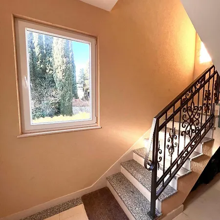 Benjamin House Apartment