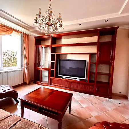 Benjamin House * Kastela
