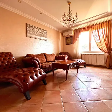 Benjamin House * Kastela